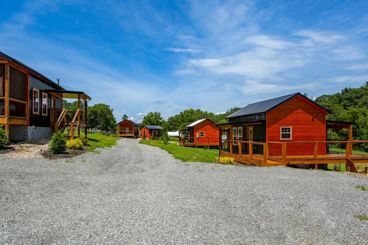 Patriots Tiny Home W Hot Tub Fire Pit Grill Sevierville Exterior photo